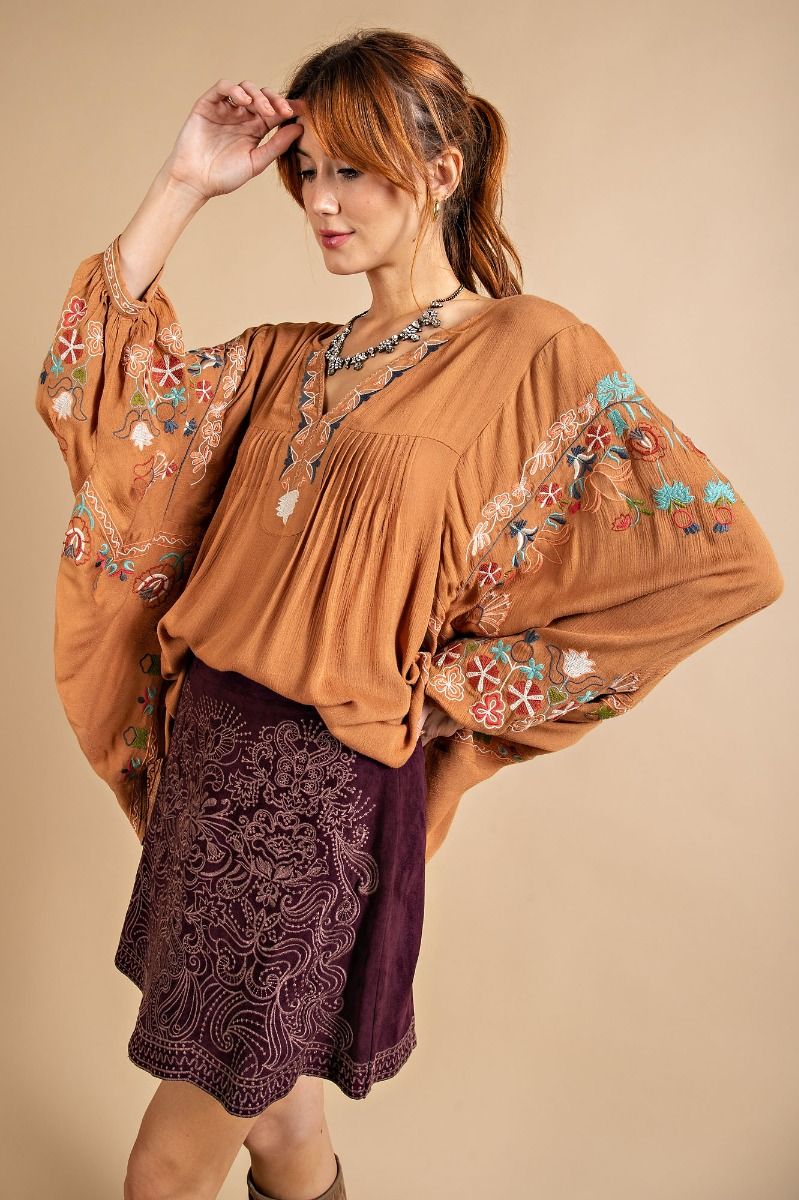 POLLY EMBROIDERED TOP